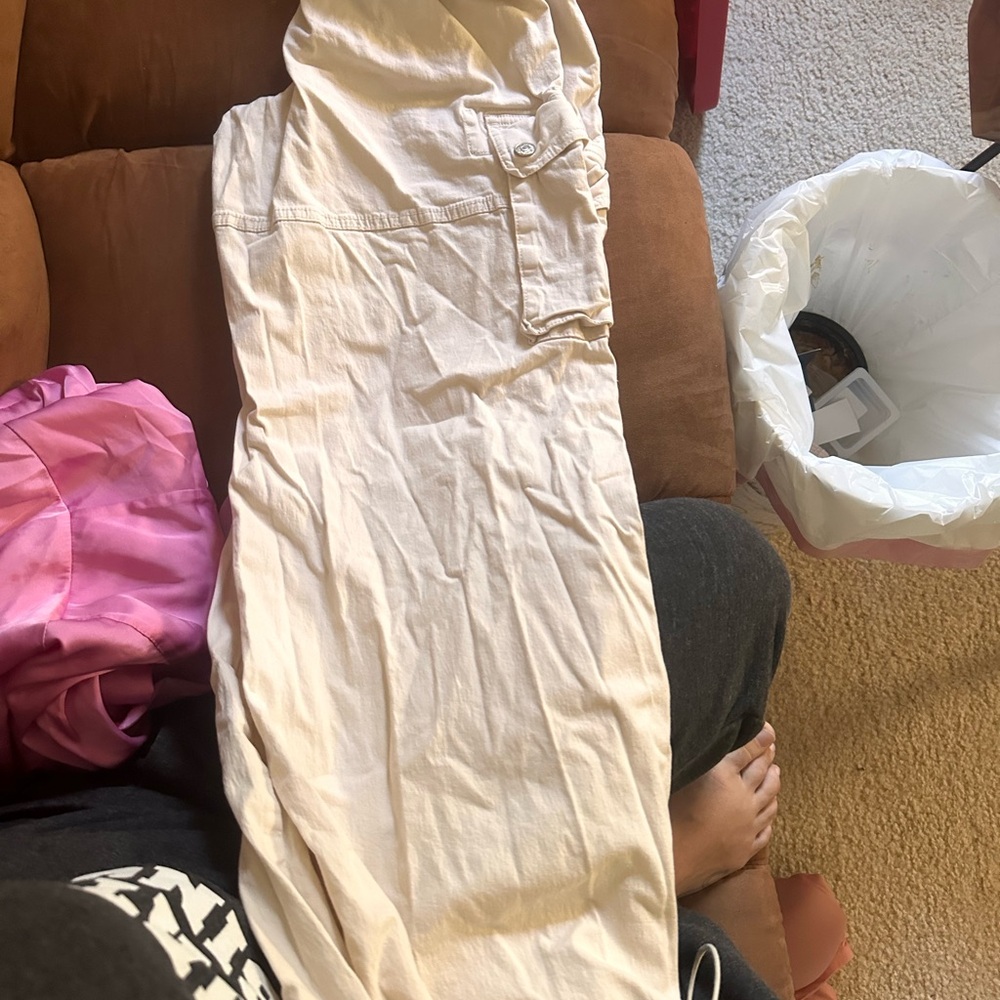 Steve Madden NYC Cream Cargo Pants - Picture 4 of 10